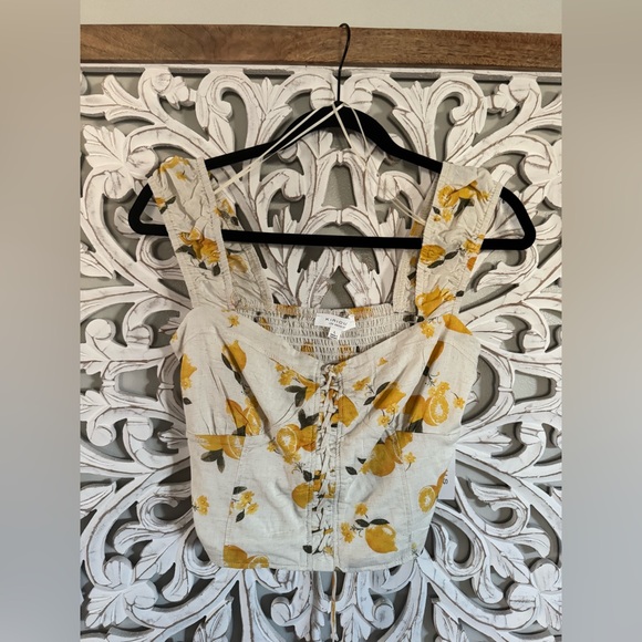 Tops - NWT KIROUS LINEN BLEND LEMON PRINT CROP TOP